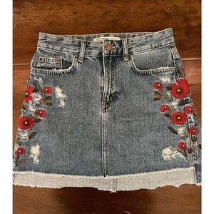 Zara Basic Z1975 Denim Skirt Embroidered Flowers XS